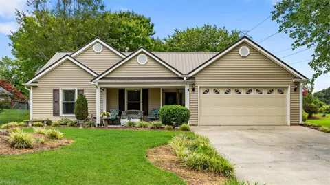 4104 Chinaberry Court