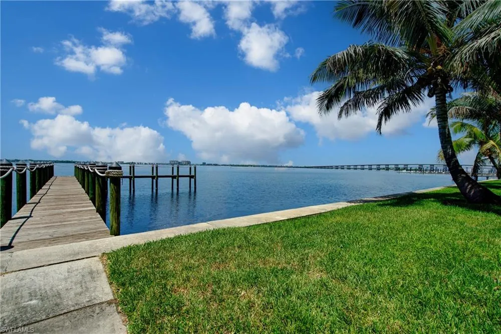 1900 Clifford Street #303 Fort Myers, FL 33901