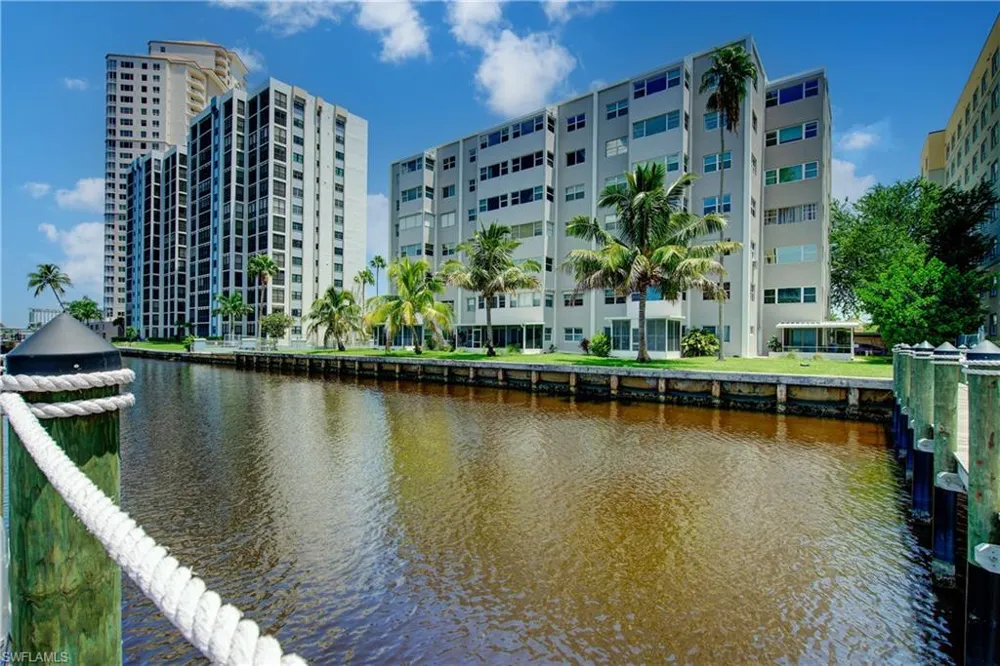 1900 Clifford Street #303 Fort Myers, FL 33901