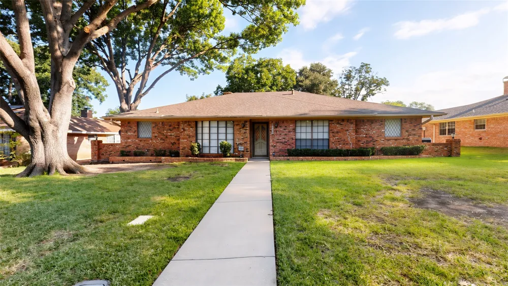 1543 Glenhill Lane Lewisville, TX 75077