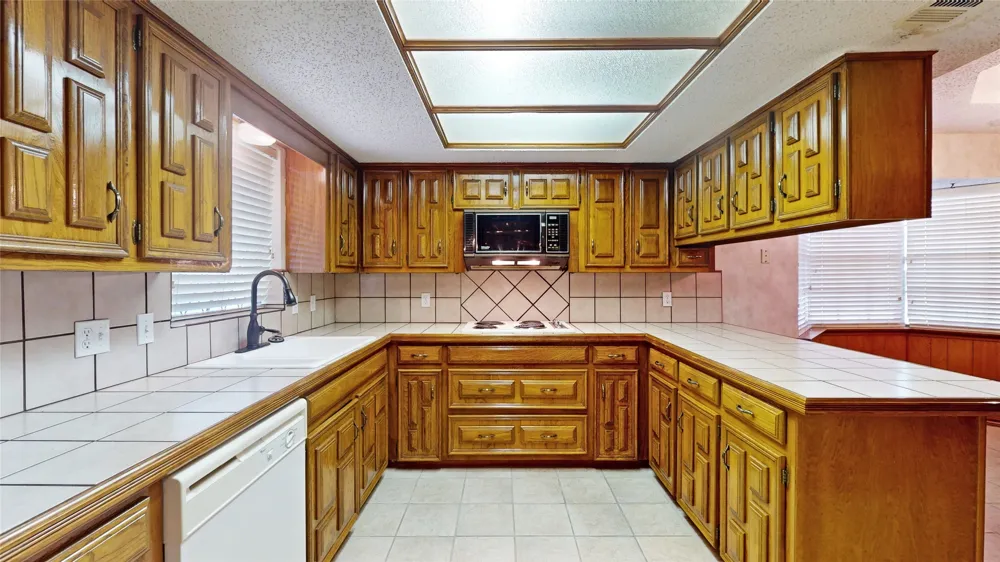 1543 Glenhill Lane Lewisville, TX 75077
