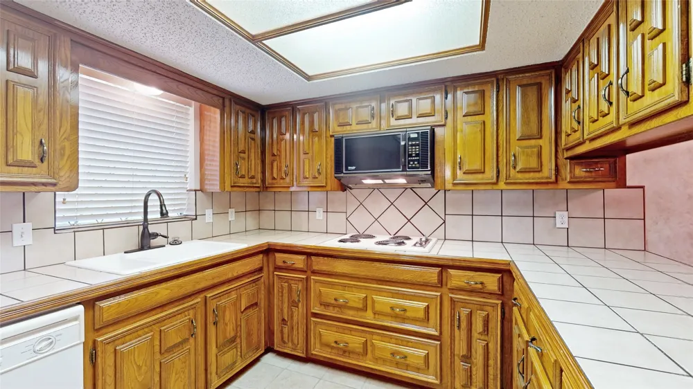 1543 Glenhill Lane Lewisville, TX 75077