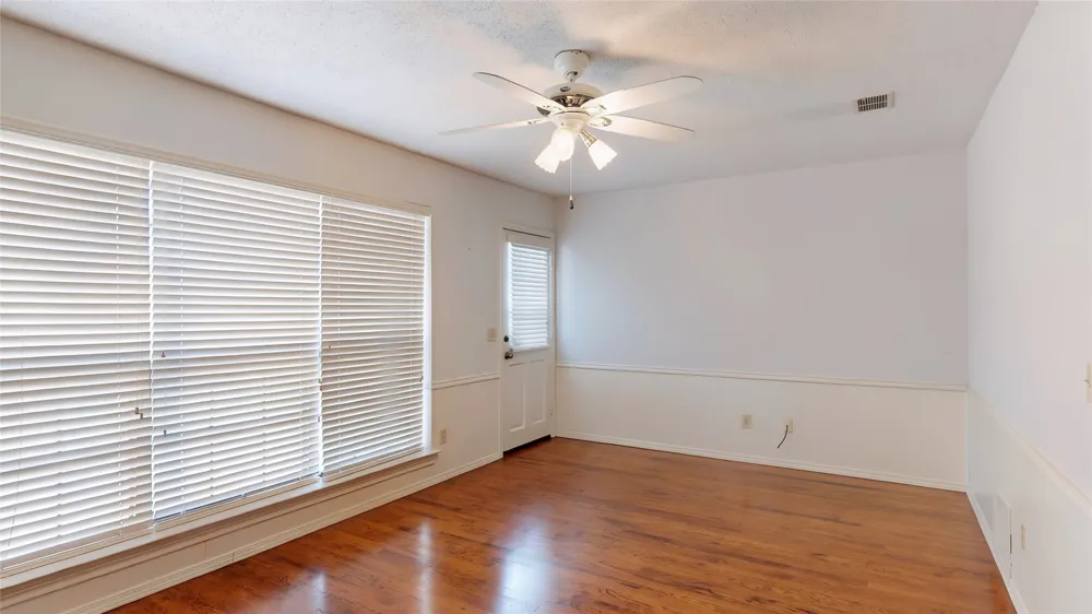 1543 Glenhill Lane Lewisville, TX 75077