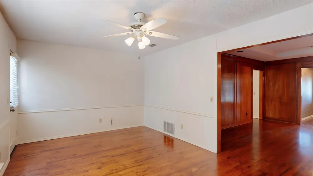 1543 Glenhill Lane Lewisville, TX 75077