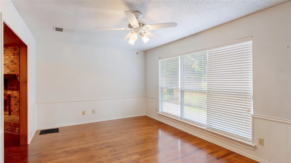 1543 Glenhill Lane Lewisville, TX 75077