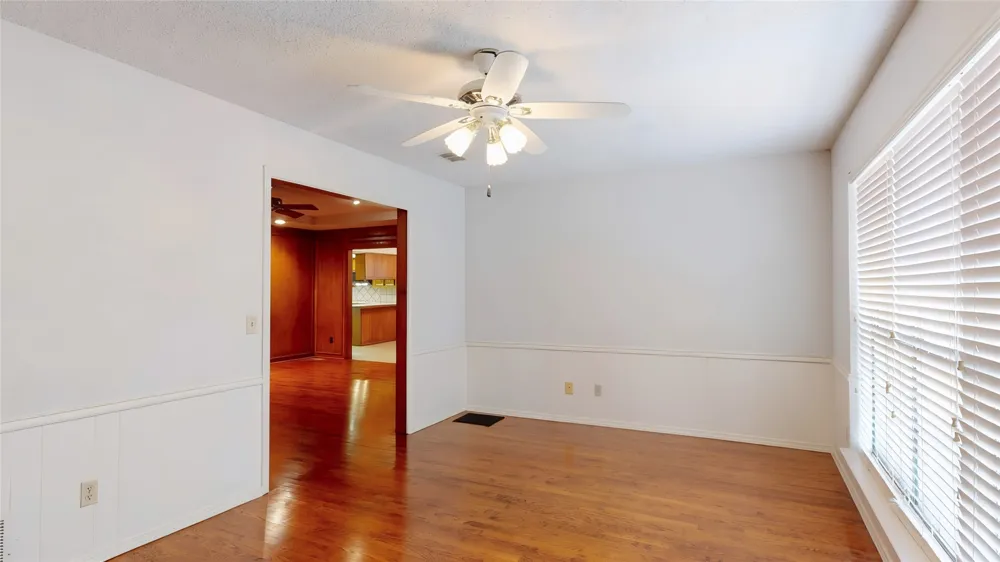 1543 Glenhill Lane Lewisville, TX 75077