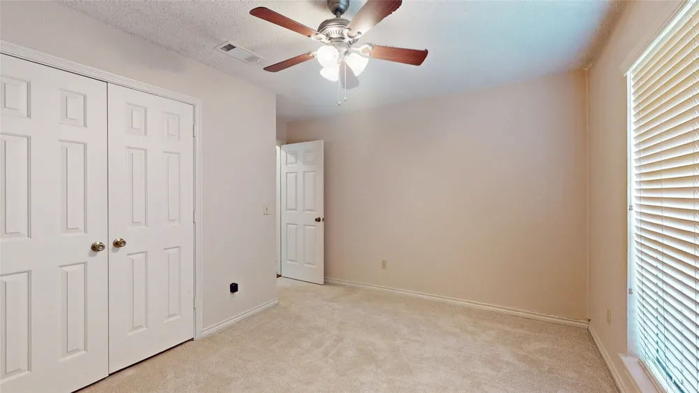 1543 Glenhill Lane Lewisville, TX 75077