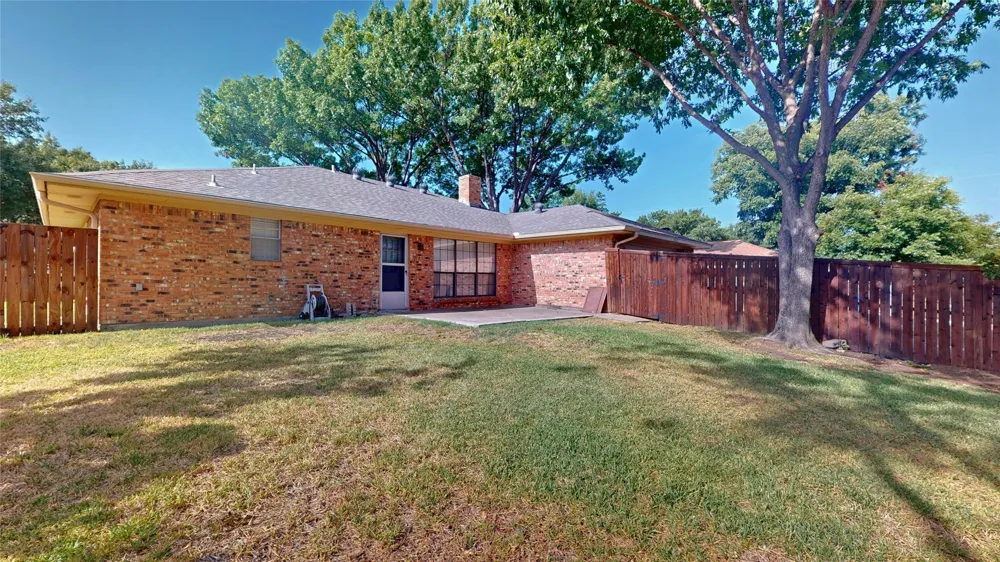 1543 Glenhill Lane Lewisville, TX 75077