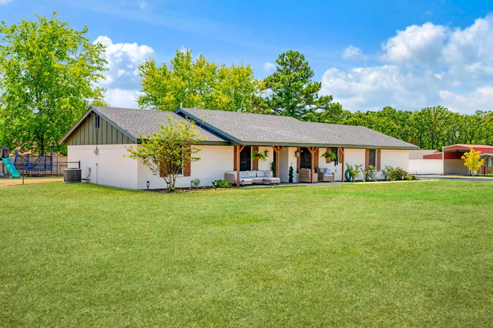 19 County Road 43040 Powderly, TX 75473