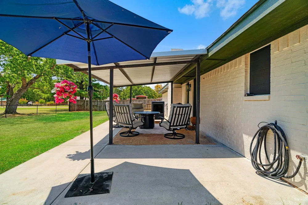 19 County Road 43040 Powderly, TX 75473
