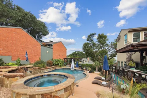 502 Columbia Drive