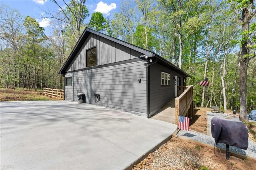 162 Hickory Ridge Drive Cleveland, GA 30528