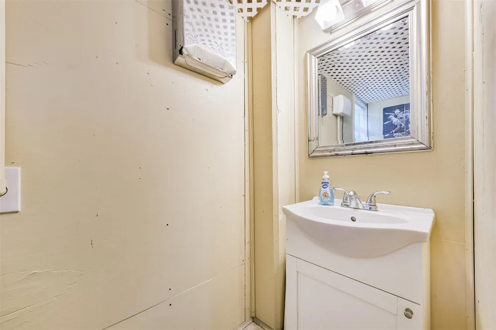 1823 Tiki Drive Galveston, TX 77554