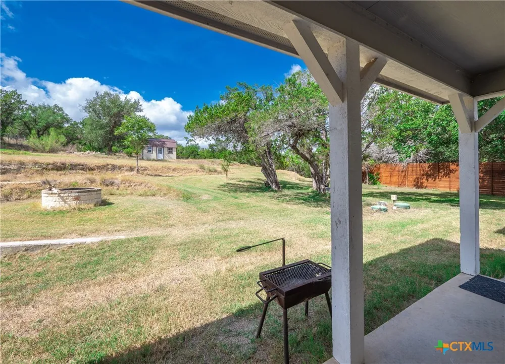 646 Appaloosa Drive Fischer, TX 78623