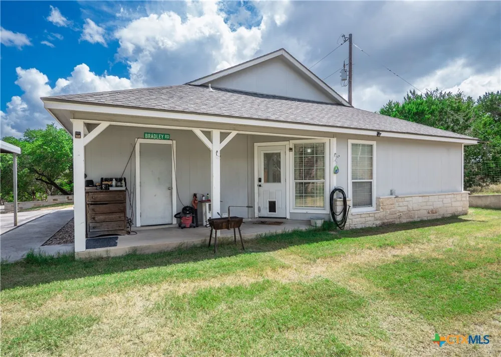 646 Appaloosa Drive Fischer, TX 78623