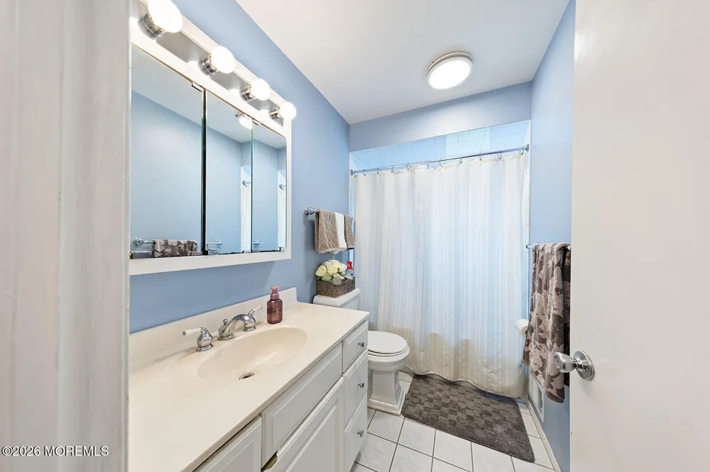 5 Sanders Drive Middletown, NJ 07748