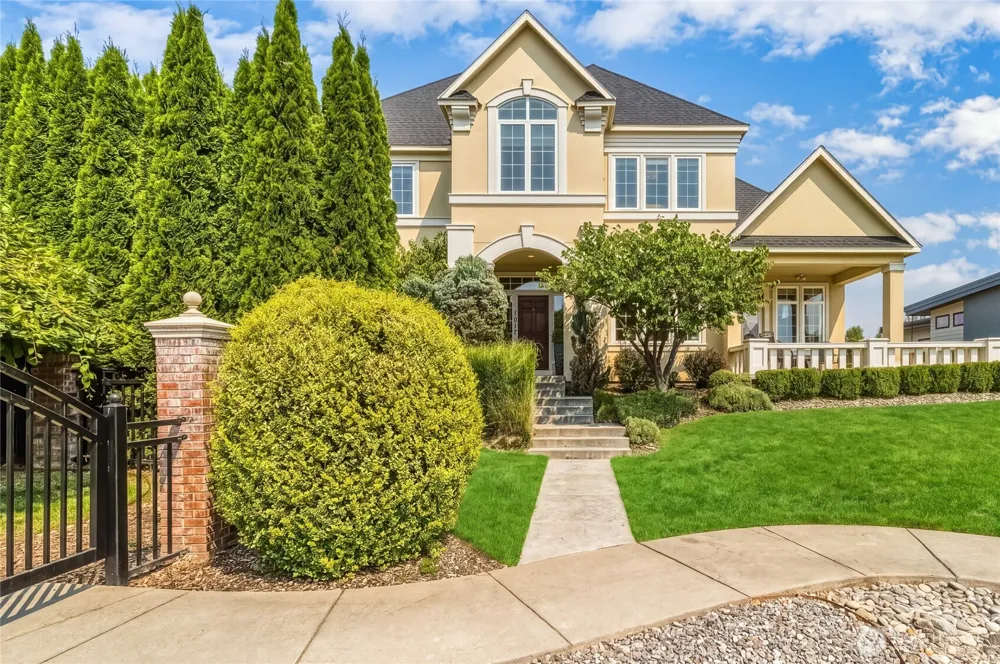 1017 SE Crestlane Drive College Place, WA 99324