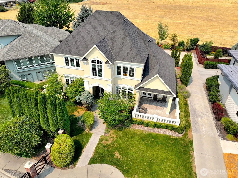 1017 SE Crestlane Drive College Place, WA 99324