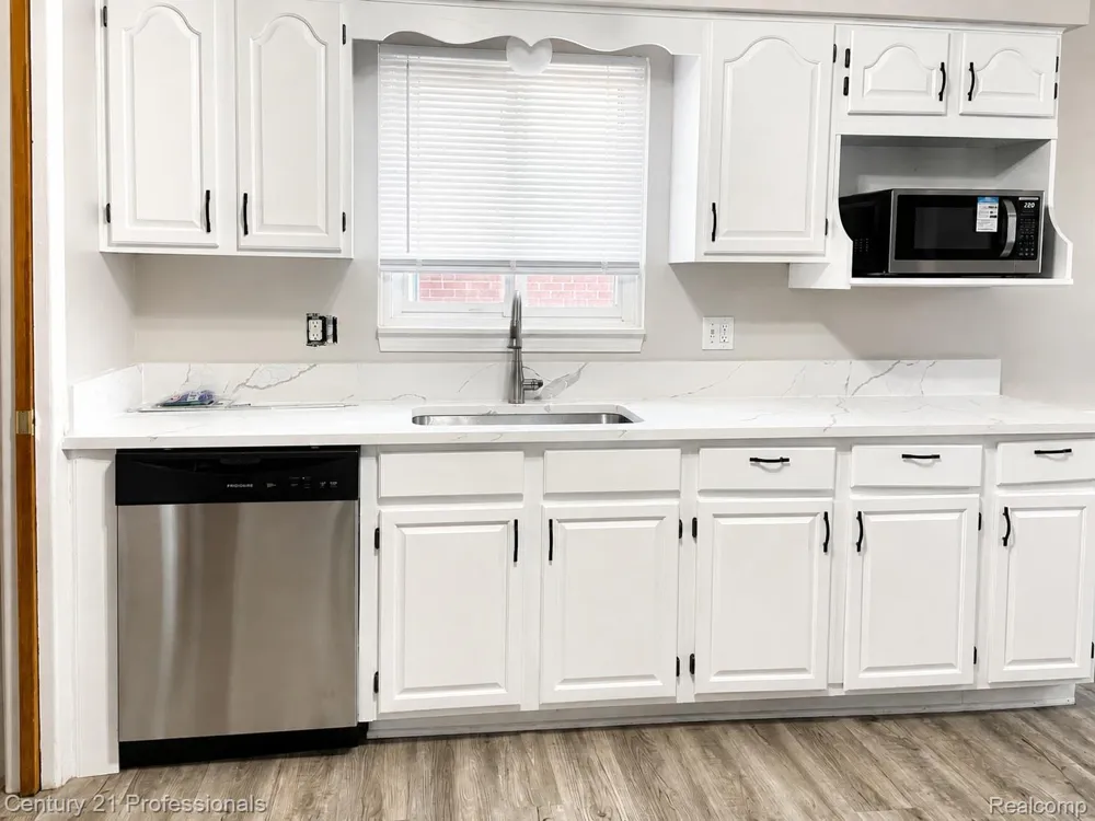 9614 Garfield Redford Charter Township, MI 48239