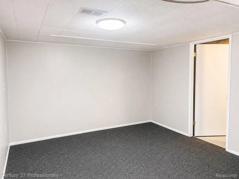 9614 Garfield Redford Charter Township, MI 48239