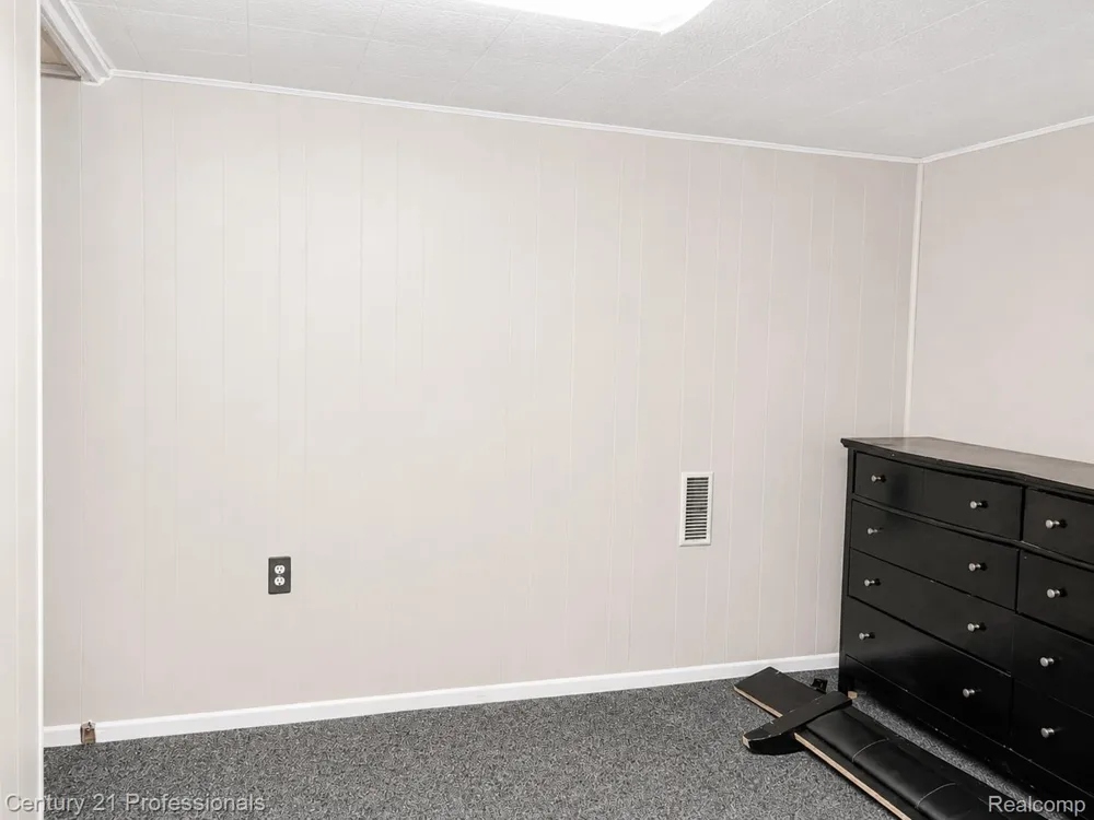 9614 Garfield Redford Charter Township, MI 48239