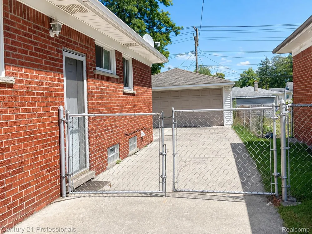 9614 Garfield Redford Charter Township, MI 48239