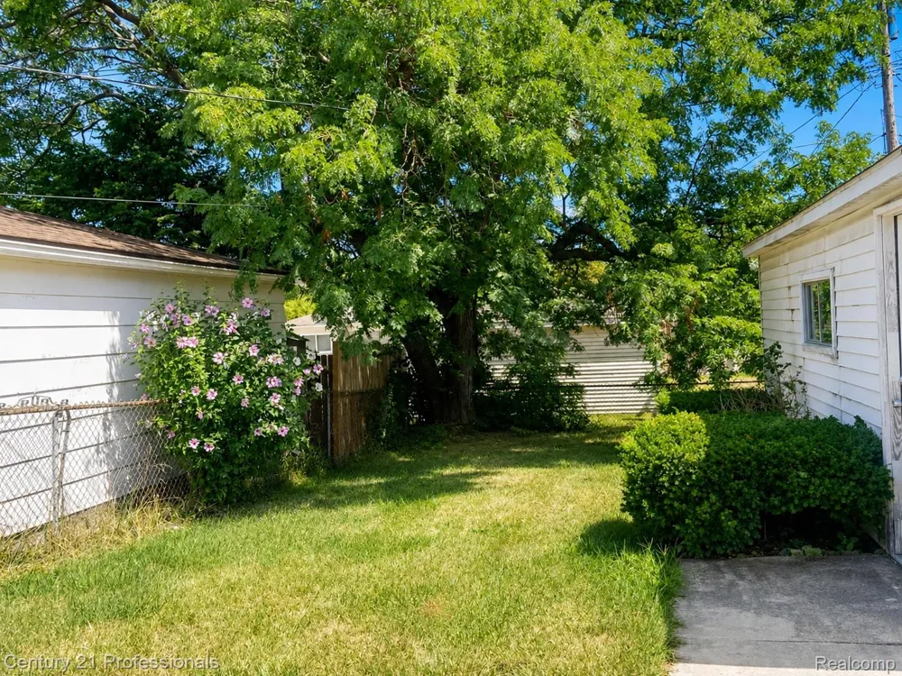 9614 Garfield Redford Charter Township, MI 48239