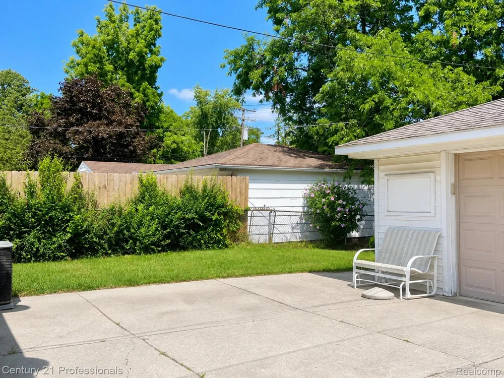9614 Garfield Redford Charter Township, MI 48239