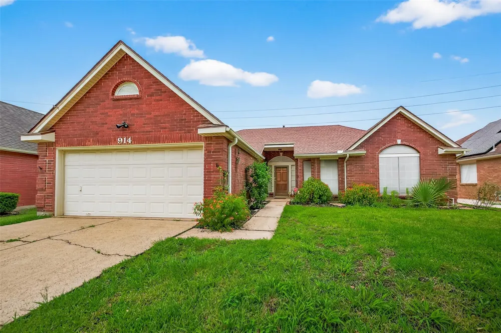 914 W Peach Hollow Circle Pearland, TX 77584