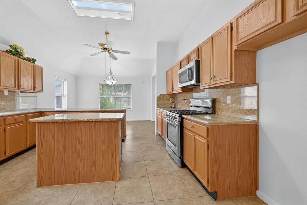 914 W Peach Hollow Circle Pearland, TX 77584