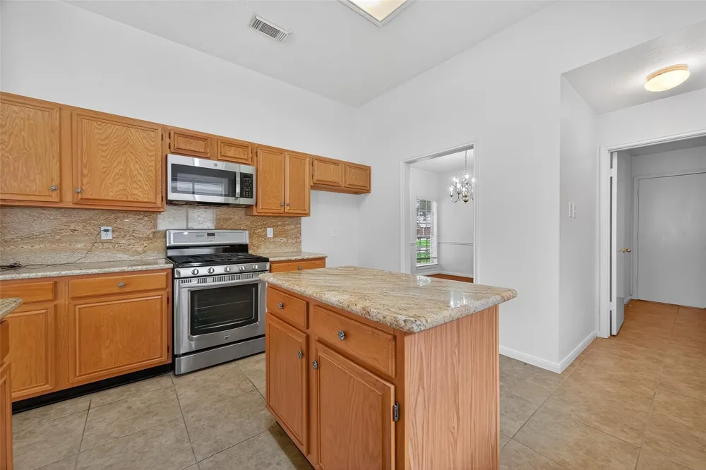 914 W Peach Hollow Circle Pearland, TX 77584