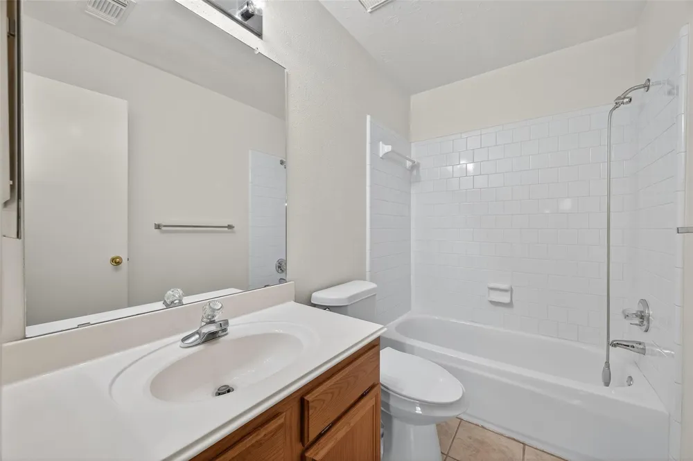 914 W Peach Hollow Circle Pearland, TX 77584