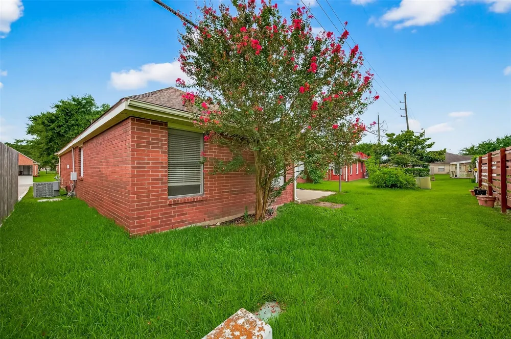 914 W Peach Hollow Circle Pearland, TX 77584
