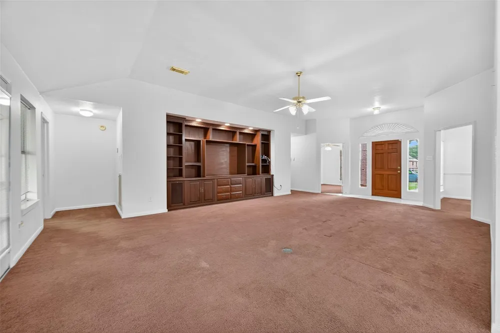 914 W Peach Hollow Circle Pearland, TX 77584