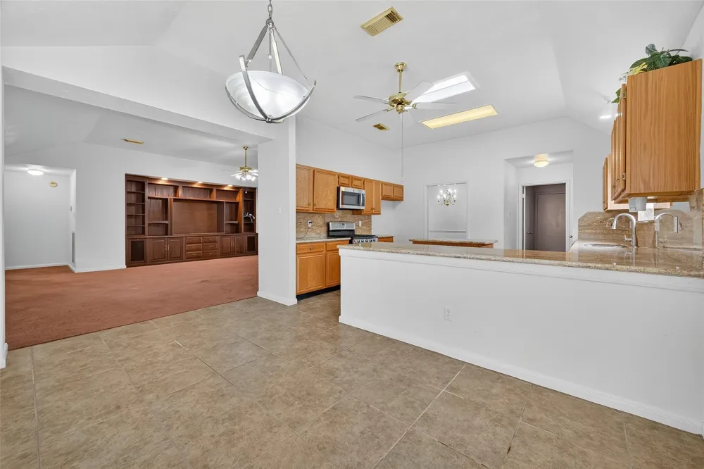 914 W Peach Hollow Circle Pearland, TX 77584