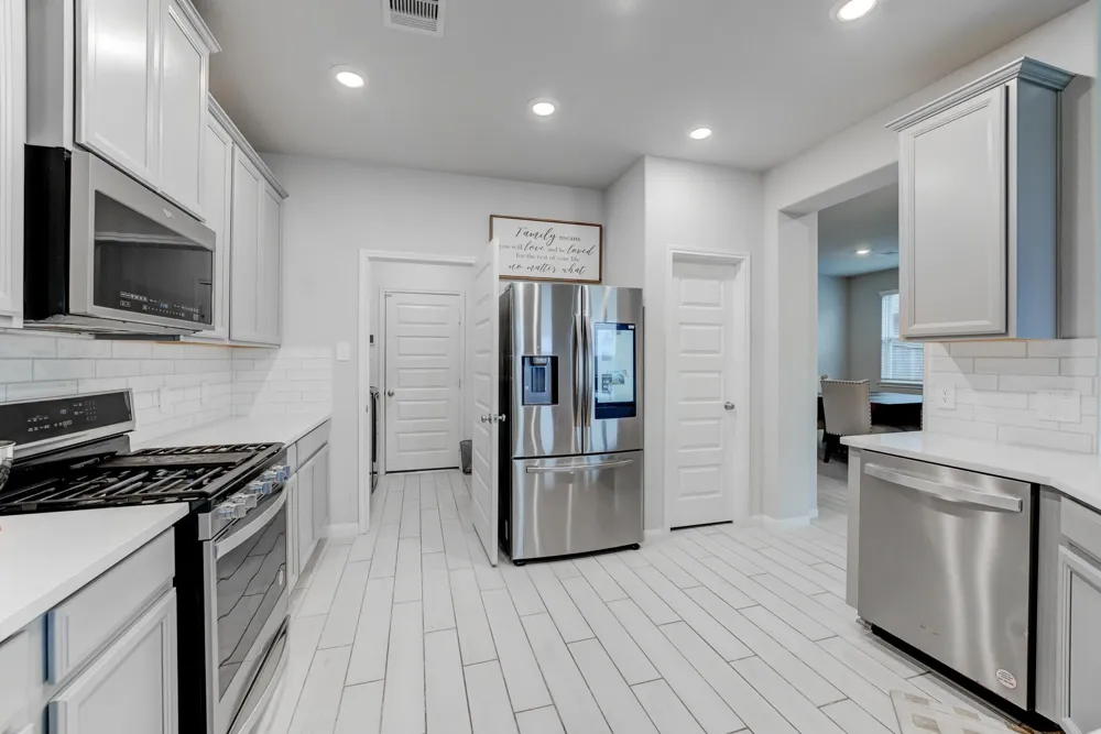 10739 Cliffs View Drive Rosharon, TX 77583