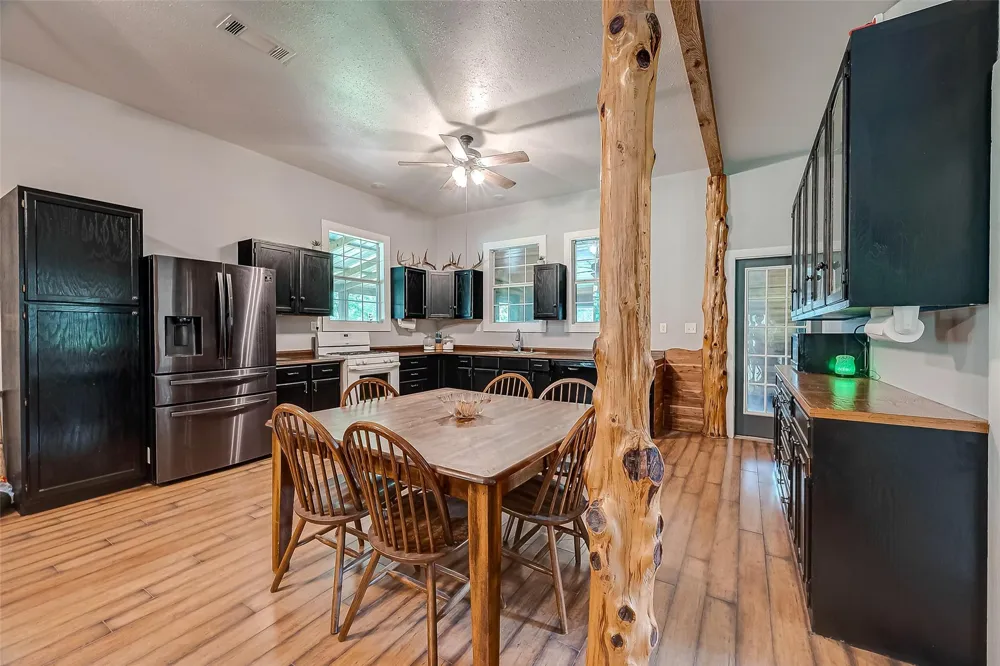 7160 County Road 132 Hallettsville, TX 77964