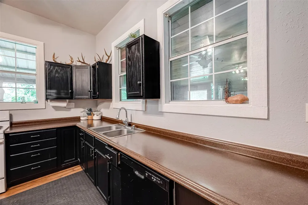 7160 County Road 132 Hallettsville, TX 77964