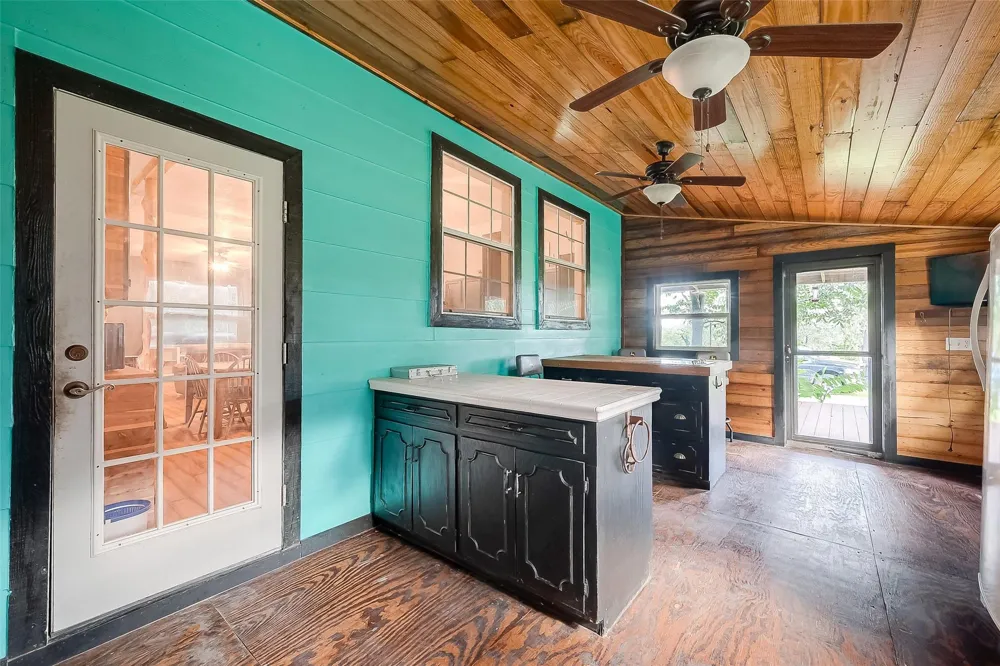 7160 County Road 132 Hallettsville, TX 77964