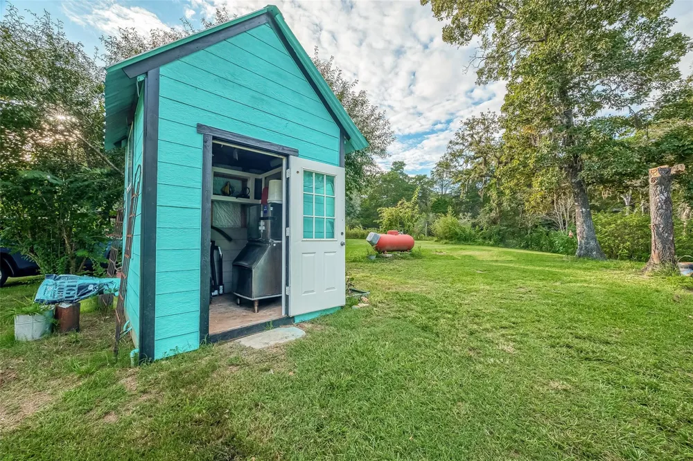 7160 County Road 132 Hallettsville, TX 77964