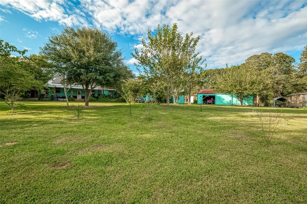 7160 County Road 132 Hallettsville, TX 77964