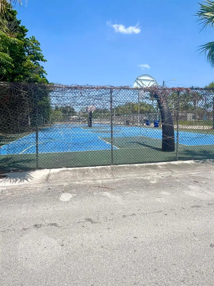 15350 NE 14th Ct North Miami Beach, FL 33162
