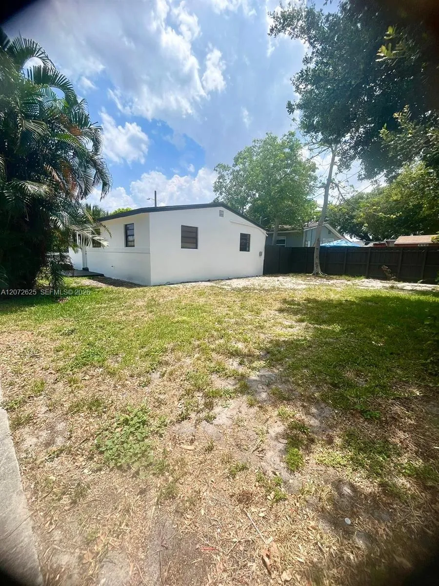 15350 NE 14th Ct North Miami Beach, FL 33162