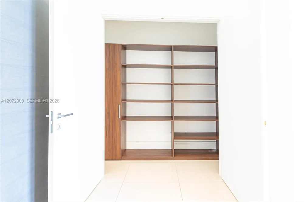 3250 NE 188th St #101 Aventura, FL 33180