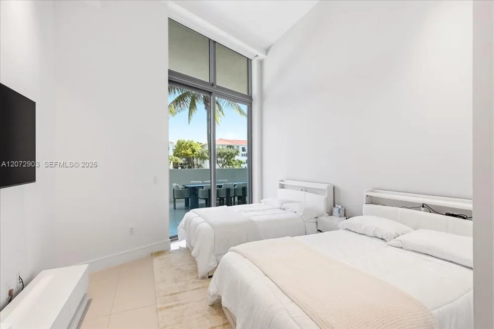 3250 NE 188th St #101 Aventura, FL 33180
