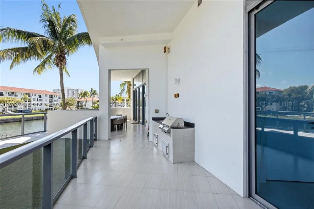 3250 NE 188th St #101 Aventura, FL 33180
