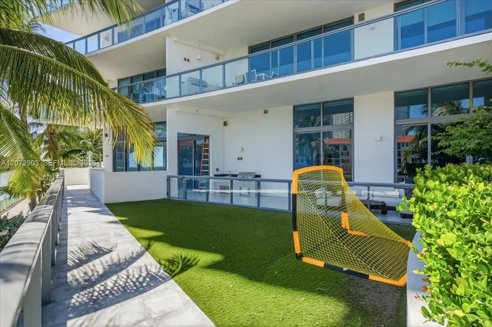 3250 NE 188th St #101 Aventura, FL 33180