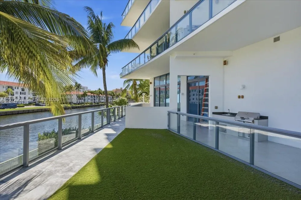 3250 NE 188th St #101 Aventura, FL 33180