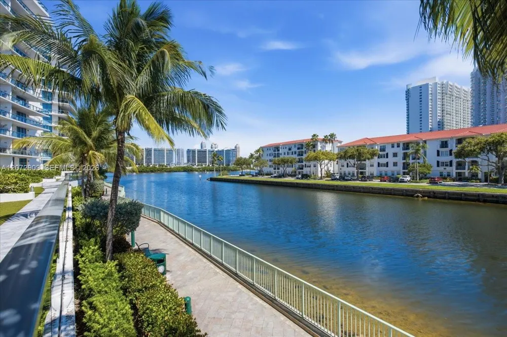 3250 NE 188th St #101 Aventura, FL 33180