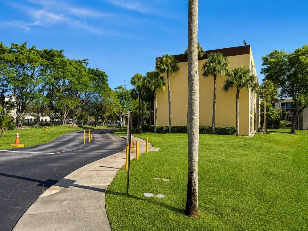 3141 NW 47th Ter #324 Lauderdale Lakes, FL 33319